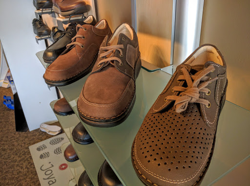 Orthopedic Shoe Store «Comfort Plus Shoes & Footcare», reviews and photos, 11715 Roe Ave, Leawood, KS 66211, USA