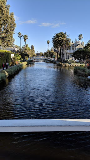 Shopping Mall «Abbot Kinney BLVD Shopping», reviews and photos, Navarre Ct, Venice, CA 90291, USA