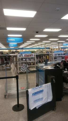 Clothing Store «Ross Dress for Less», reviews and photos, 581 Roosevelt Rd, Glen Ellyn, IL 60137, USA