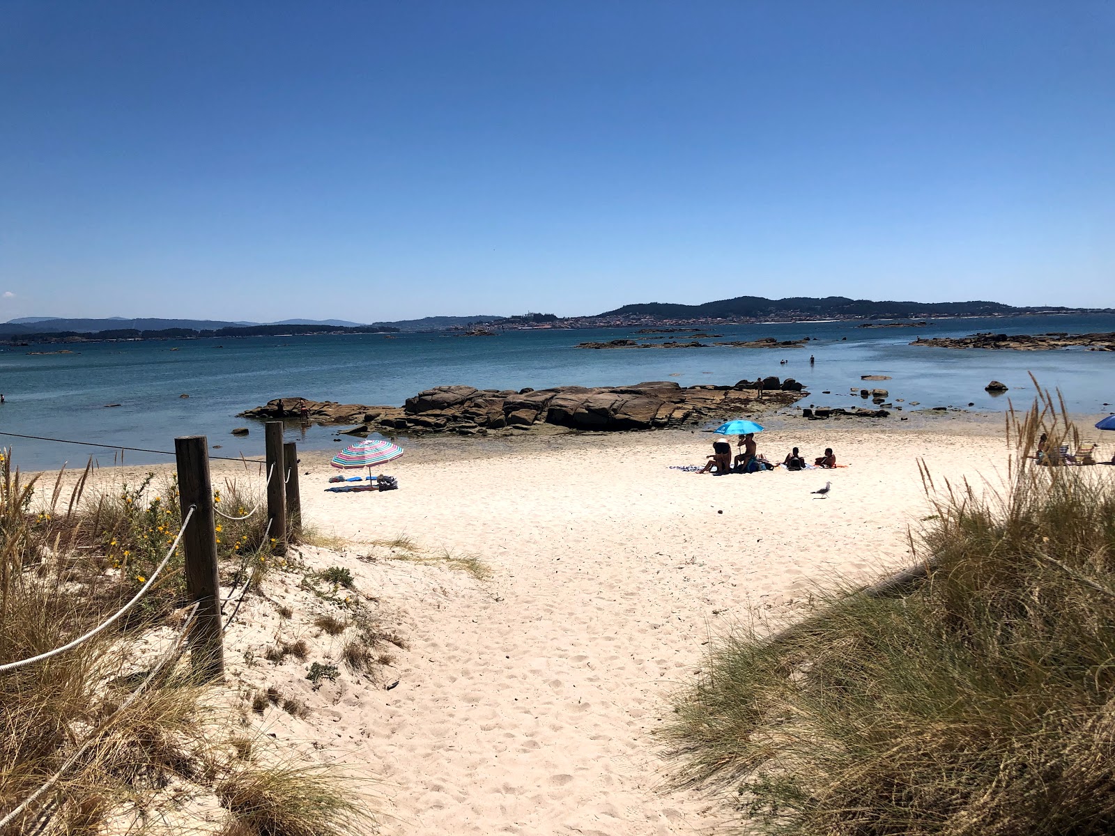 Φωτογραφία του Playa de A Lameira με μια ευρύχωρη ακτογραμμή