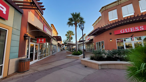 Tanger Outlet Houston, 5885 Gulf Fwy, Texas City, TX 77591, USA, 