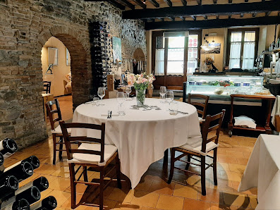 A La Maison Restaurant Piazza del Mercato, 5, 43045 Fornovo di Taro PR, Italia