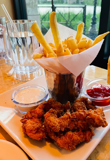 Restaurant «The Cheesecake Factory», reviews and photos, 930 N Milwaukee Ave, Lincolnshire, IL 60069, USA