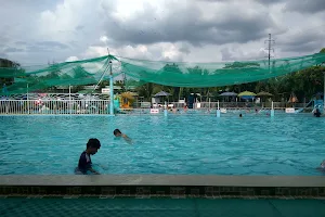 Swimming Tan Binh image