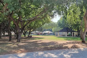 Leslie and Susan Gonda Park image