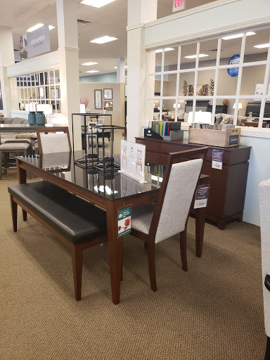 Furniture Store «Raymour & Flanigan Furniture and Mattress Store», reviews and photos, 1937 MacArthur Rd, Whitehall, PA 18052, USA