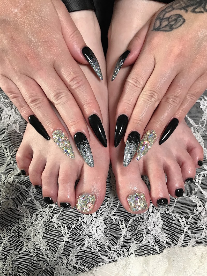 RED NAILS ネイルサロン ( ENGLISH SPEAKING PRIVATE SALON)