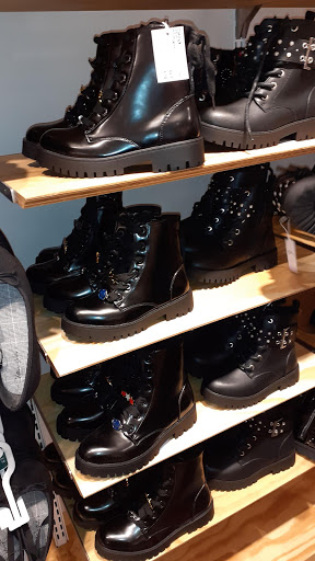 Stores to buy women's tall boots Granada