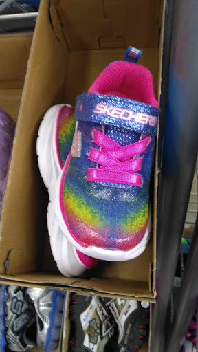 Shoe Store «SKECHERS Factory Outlet», reviews and photos, 5805 Cutting Blvd, El Cerrito, CA 94530, USA