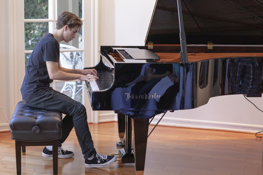 Piano Lessons With Valery Goldes image