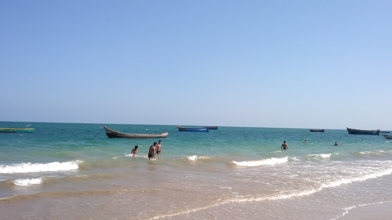 Foto van Thoothukudi Harbor Beach met enigszins schoon niveau van netheid