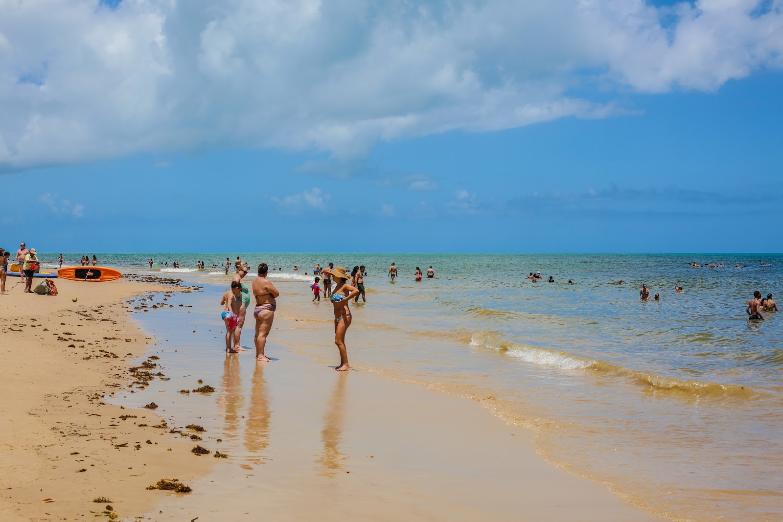 Foto de Praia de Taperapuã - recomendado para viajantes em família com crianças