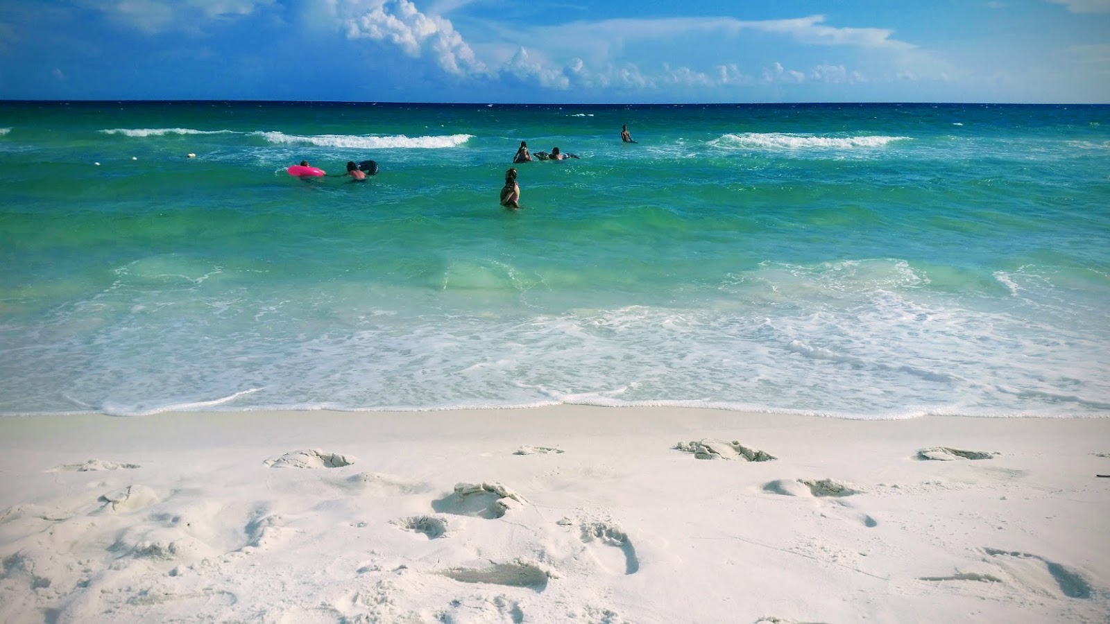 Photo de Destin Beach avec l'eau cristalline de surface