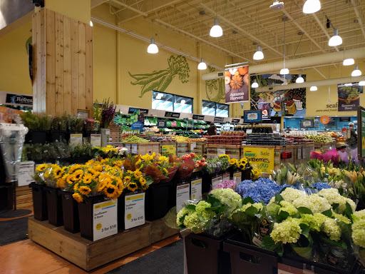 Shopping Mall «Fig Garden Village Shopping Center», reviews and photos, 790 W Shaw Ave, Fresno, CA 93704, USA