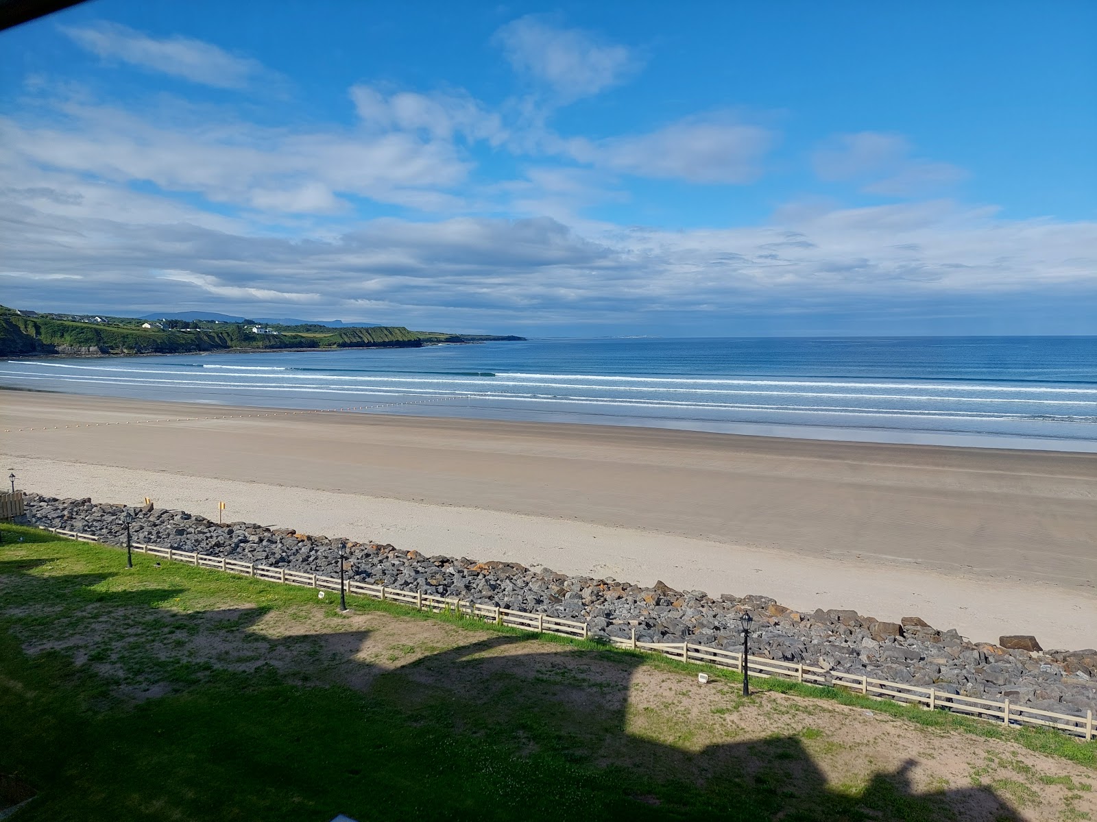 Foto de Rossnowgh Beach - lugar popular entre os apreciadores de relaxamento