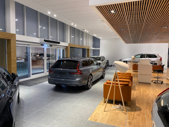 Reviews of Snows Volvo Southampton in Southampton - Car dealer