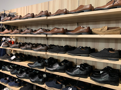 Clothing Store «H&M», reviews and photos, 6170 Grand Avenue, Gurnee, IL 60031, USA