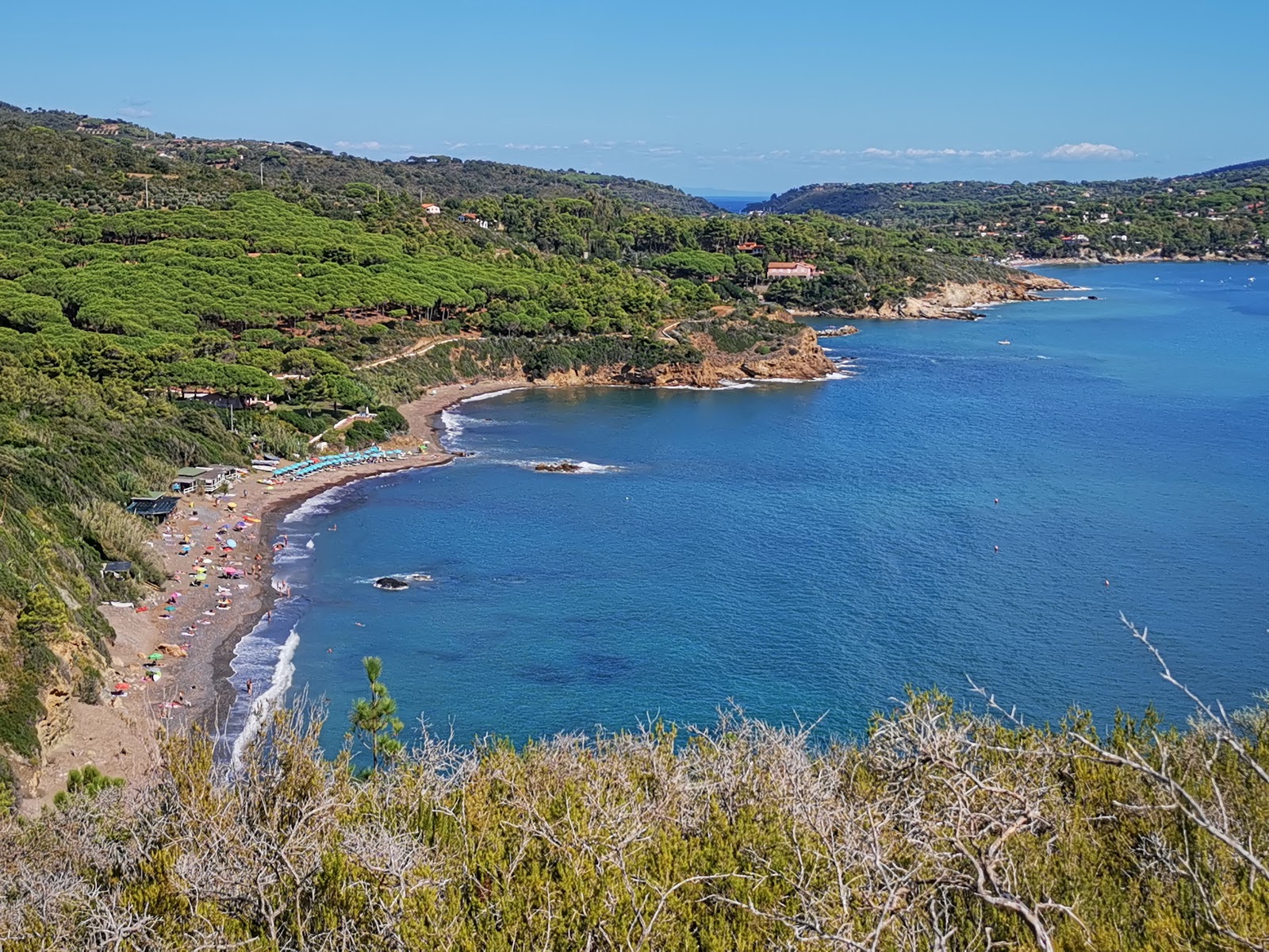 Φωτογραφία του Norsi beach με καθαρό νερό επιφάνεια