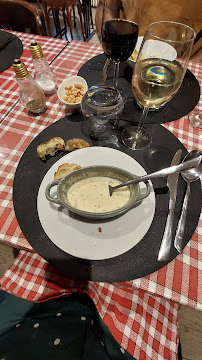 Plats et boissons du Restaurant français Aux Canuts Des Dômes - Bouchon Lyonnais à Clermont-Ferrand - n°11