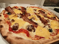 Plats et boissons du Pizzeria Fredy Pizza à Saint-Julien-en-Born - n°3
