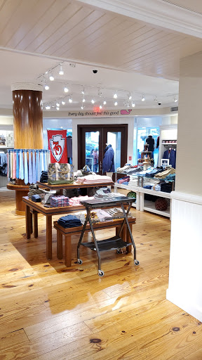 Clothing Store «Vineyard Vines», reviews and photos, 4700 Broadway St, Kansas City, MO 64112, USA