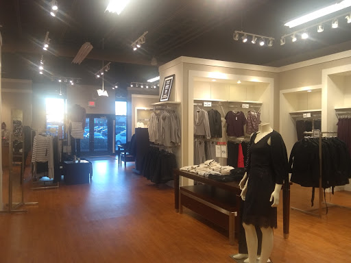 Clothing Store «Banana Republic Factory Store», reviews and photos, 407 N Alafaya Trail, Orlando, FL 32828, USA