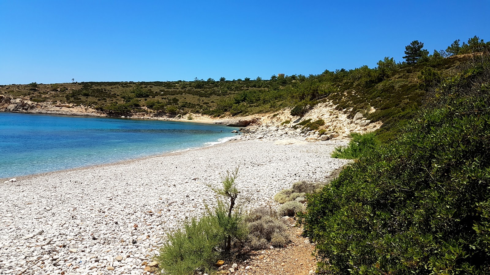 Foto von Tigani Beach mit geräumige bucht