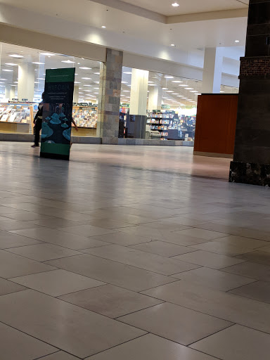 Book Store «Barnes & Noble», reviews and photos, 5183 N Montclair Plaza Ln, Montclair, CA 91763, USA