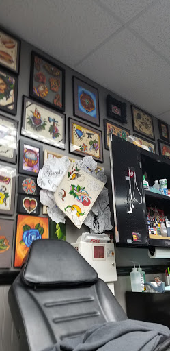 Tattoo Shop «Red Octopus Tattoos & Body Piercings», reviews and photos, 7465 Annapolis Rd, Hyattsville, MD 20784, USA