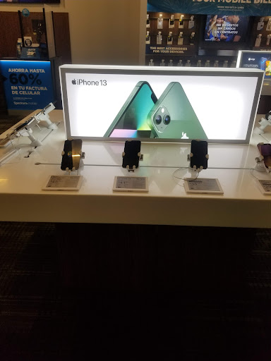 Cell Phone Store «Verizon», reviews and photos, 5094 N Montclair Plaza Ln, Montclair, CA 91763, USA