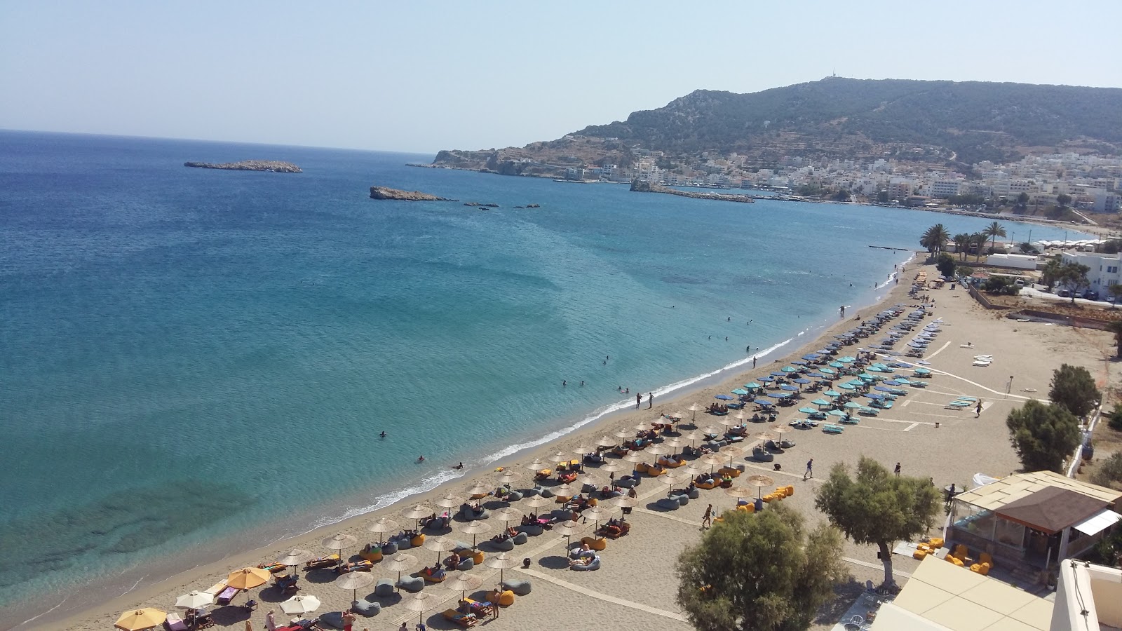 Limniatis beach'in fotoğrafı açık yeşil su yüzey ile