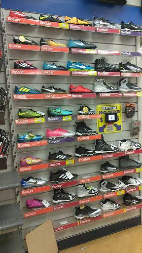 Sporting Goods Store «Big 5 Sporting Goods - Aurora Village», reviews and photos, 1133 N 205th St, Shoreline, WA 98133, USA