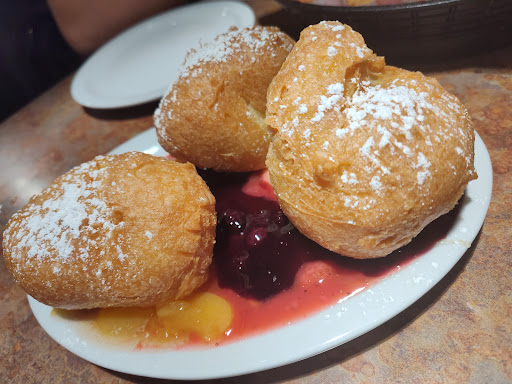 Huckleberry's Breakfast & Lunch
