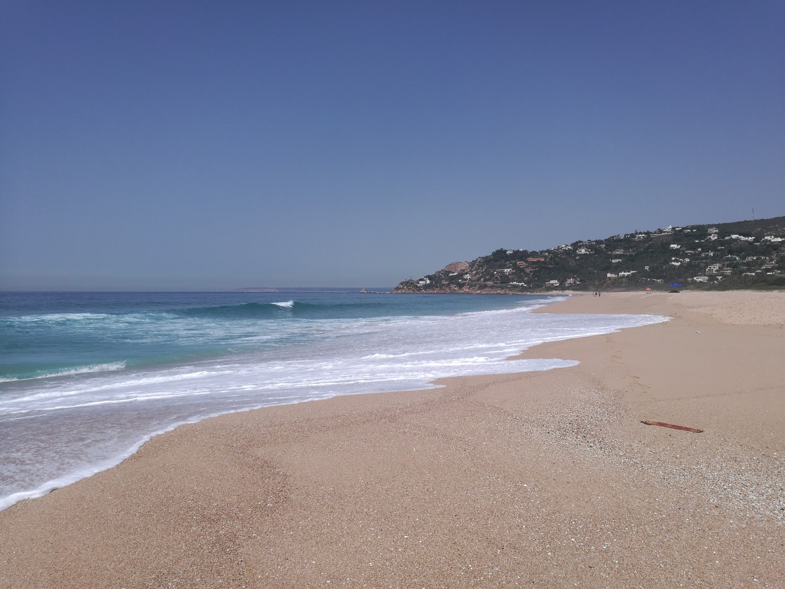 Fotografija Plaža Entre Dos Torres z svetel fin pesek površino