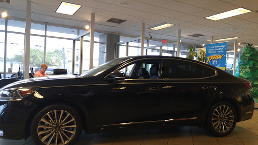 Car Dealer «Friendly Kia», reviews and photos, 5819 US-19, New Port Richey, FL 34652, USA