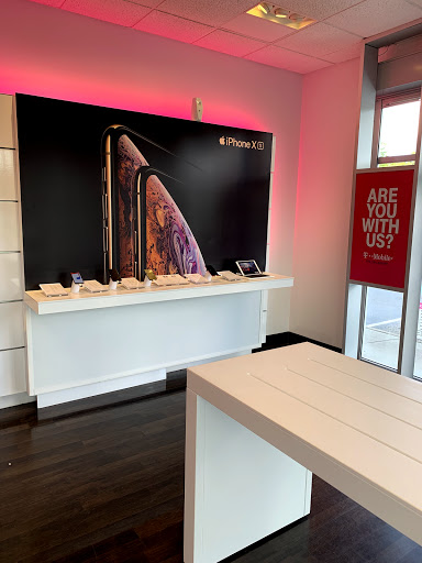 Cell Phone Store «T-Mobile», reviews and photos, 4211 Atlanta Hwy Suite 400, Loganville, GA 30052, USA