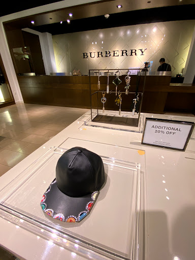 Clothing Store «Burberry Outlet», reviews and photos, 5220 Fashion Outlets Way, Rosemont, IL 60018, USA