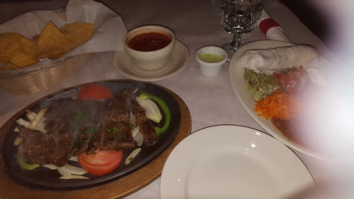 Shopping Mall «Walnut Hill Shopping Center», reviews and photos, 16529 S Frederick Ave, Gaithersburg, MD 20877, USA