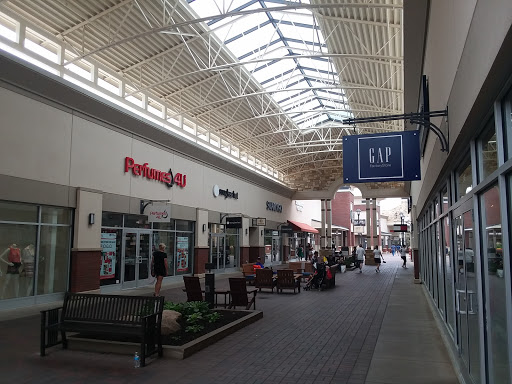 Department Store «Saks OFF 5TH», reviews and photos, 3885 Eagan Outlets Pkwy, Eagan, MN 55122, USA