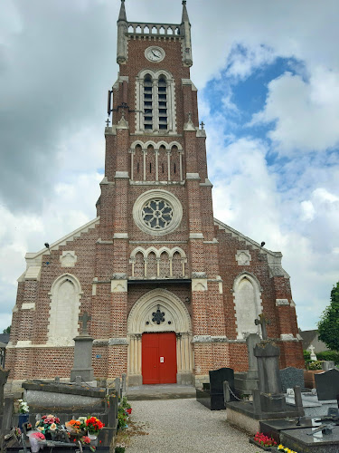 attractions Église catholique Saint-Michel à Roquetoire et son Cimetière Roquetoire