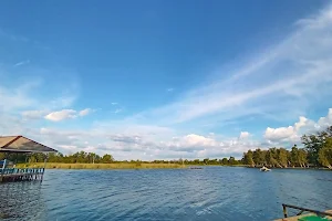 Danau Seran image