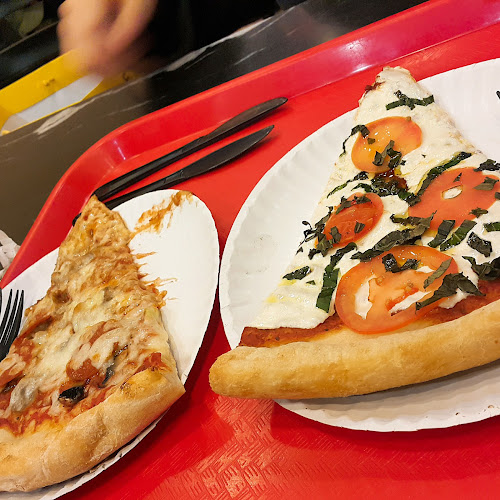#9 best pizza place in New York - Famous Famiglia Pizza