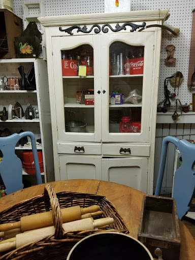 Antique Furniture Store «Useful Things Antiques & Collectibles Store», reviews and photos, 11 Crenshaw Ln, Coxs Creek, KY 40013, USA