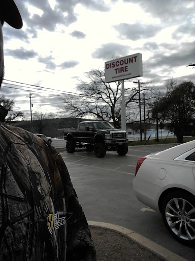 Tire Shop «Discount Tire Store - Kerrville, TX», reviews and photos, 1180 Junction Hwy., Kerrville, TX 78028, USA