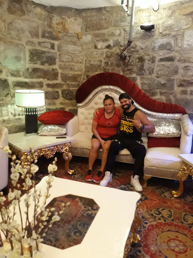 Liquor Store «Grand & Western Armanetti Fine Wines & Liquors», reviews and photos, 515 N Western Ave, Chicago, IL 60612, USA