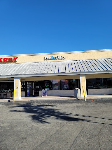 Print Shop «FedEx Office Print & Ship Center», reviews and photos, 18755 S Dixie Hwy Suite 57, Miami, FL 33157, USA