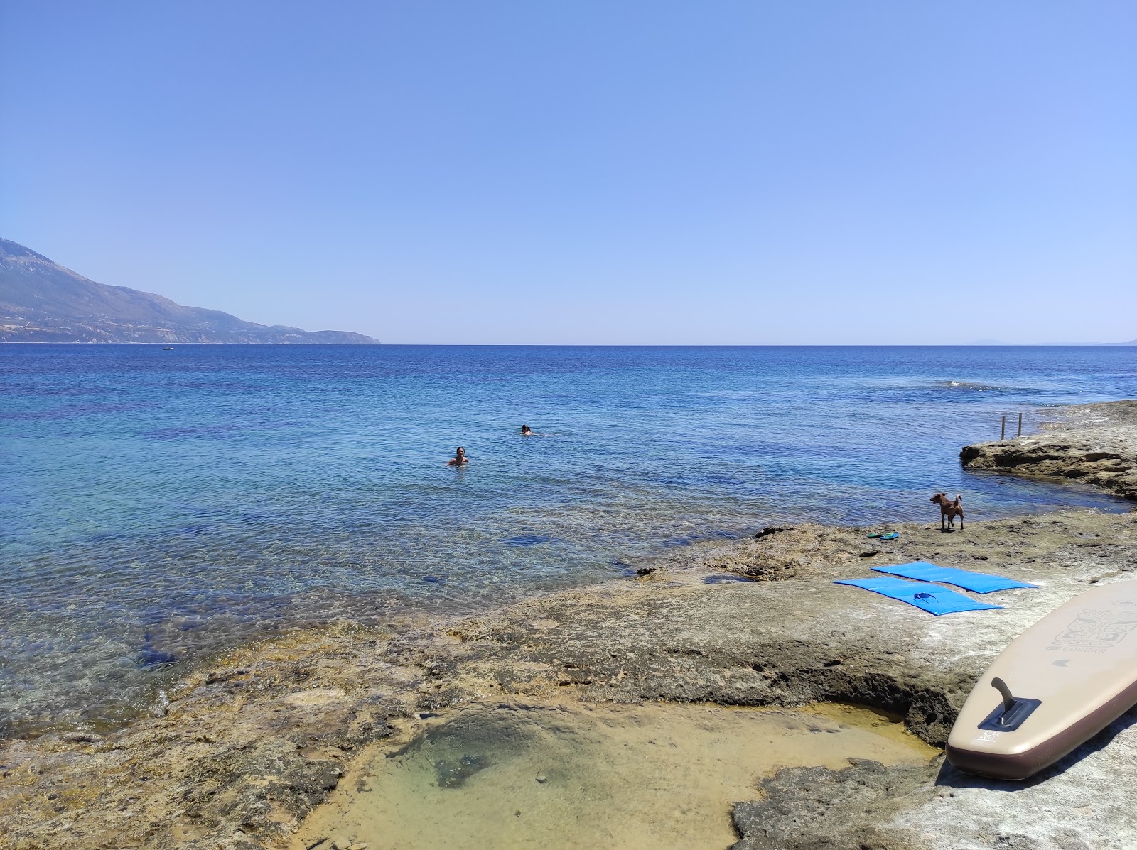 Amandakis beach'in fotoğrafı - rahatlamayı sevenler arasında popüler bir yer