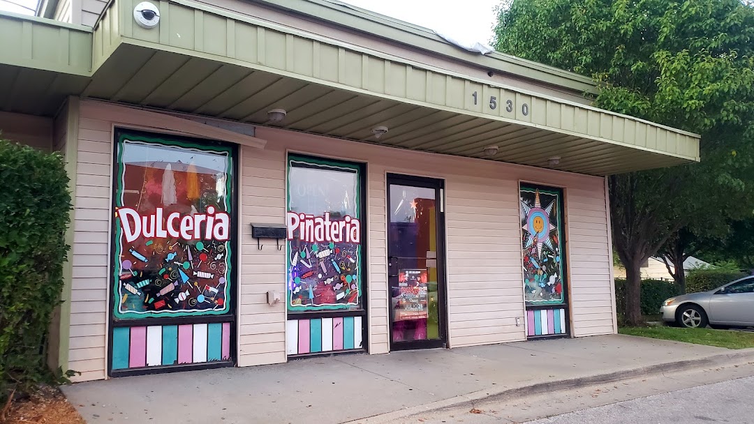 La Tiendita Piñateria y Dulceria