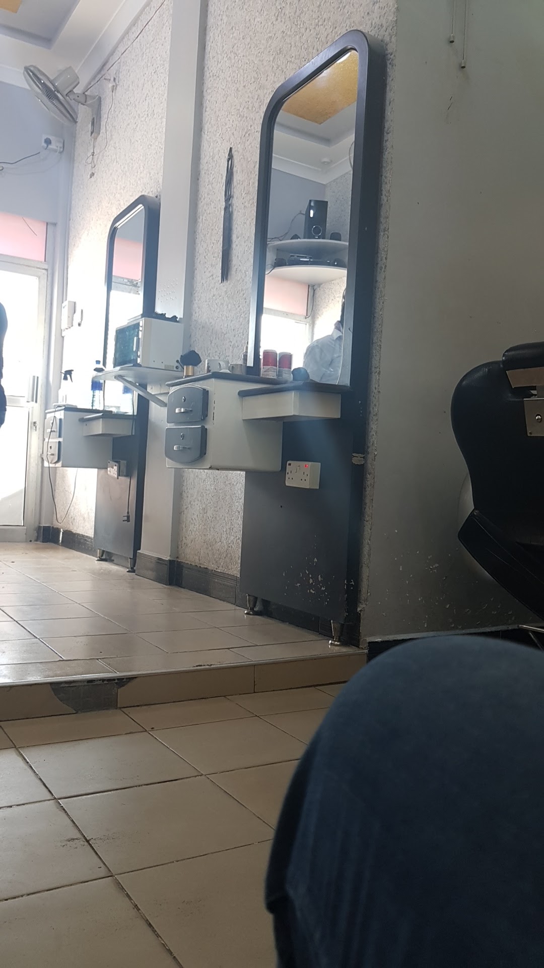 Twaha Ndevu Barbershop