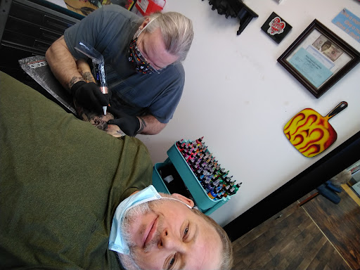 Tattoo Shop «Lawrence Tattoo Company», reviews and photos, 600 Lawrence Ave #2a, Lawrence, KS 66049, USA